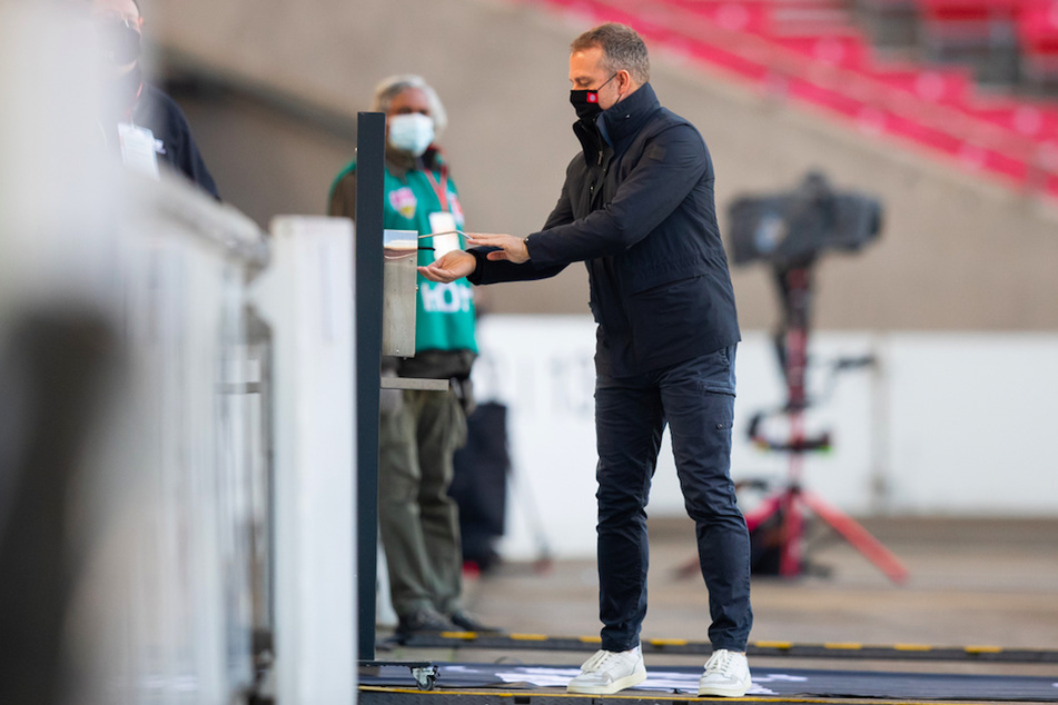 Trainer Hansi Flick (55) bestätigte die schwere Verletzung von Corentin Tolisso.