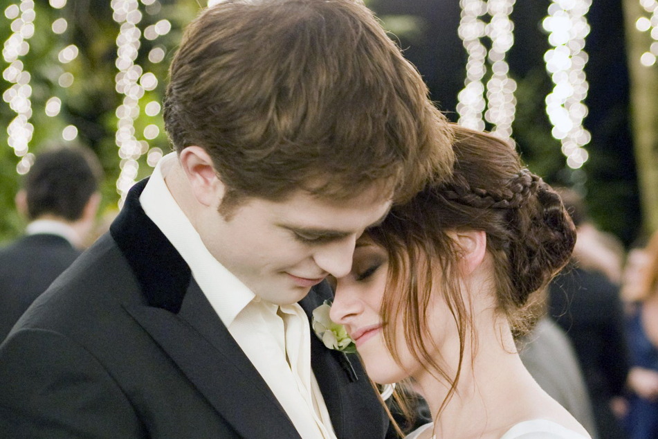 Die Liebesgeschichte von Bella (Kristen Stewart, 32) und Edward (Robert Pattinson, 36) ist nicht jedermanns Sache.