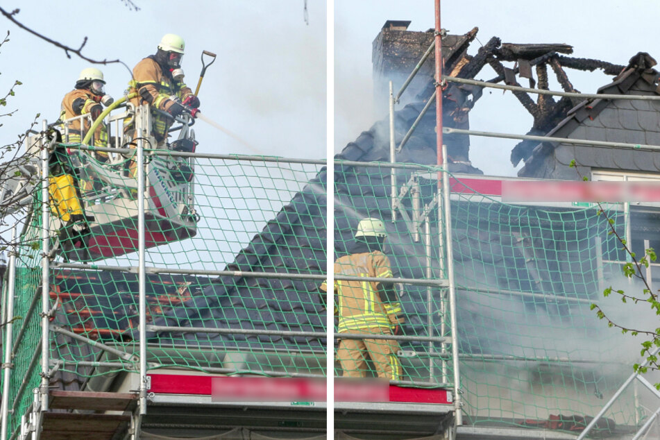 Die Feuerwehrleute bekämpften die Flammen im Dach von innen und von außen.
