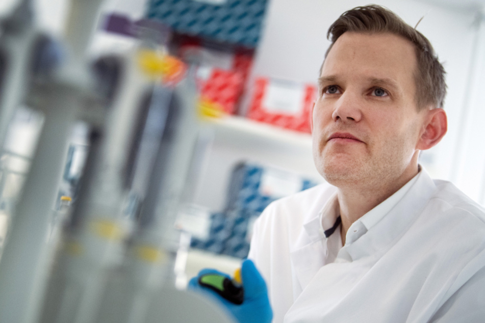 Professor Hendrik Streeck (42), Direktor des Institut für Virologie an der Uniklinik in Bonn.