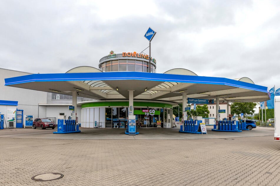 Die Aral-Tankstelle an der Dresdner Bergstraße. Zur Zeit werden an fast allen Tankstellen in Sachsen wieder Höchstpreise aufgerufen.