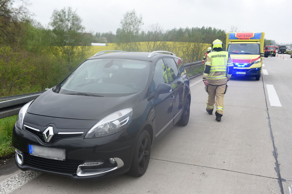 Unfall A14: Unfall auf A14 Höhe Nossen: Renault knallt in Lkw
