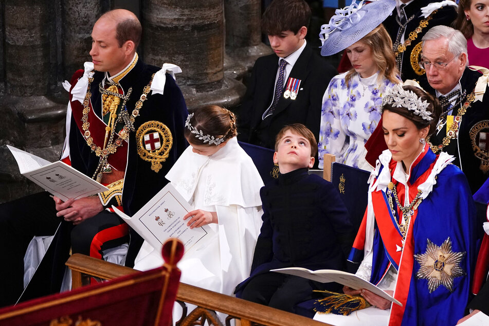Die königliche Familie in der Westminster Abbey.