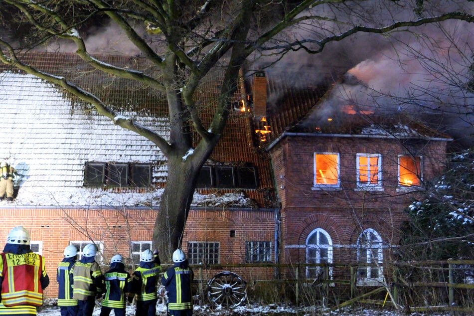 Die Feuerwehr konnte einen Mann nur noch tot bergen.