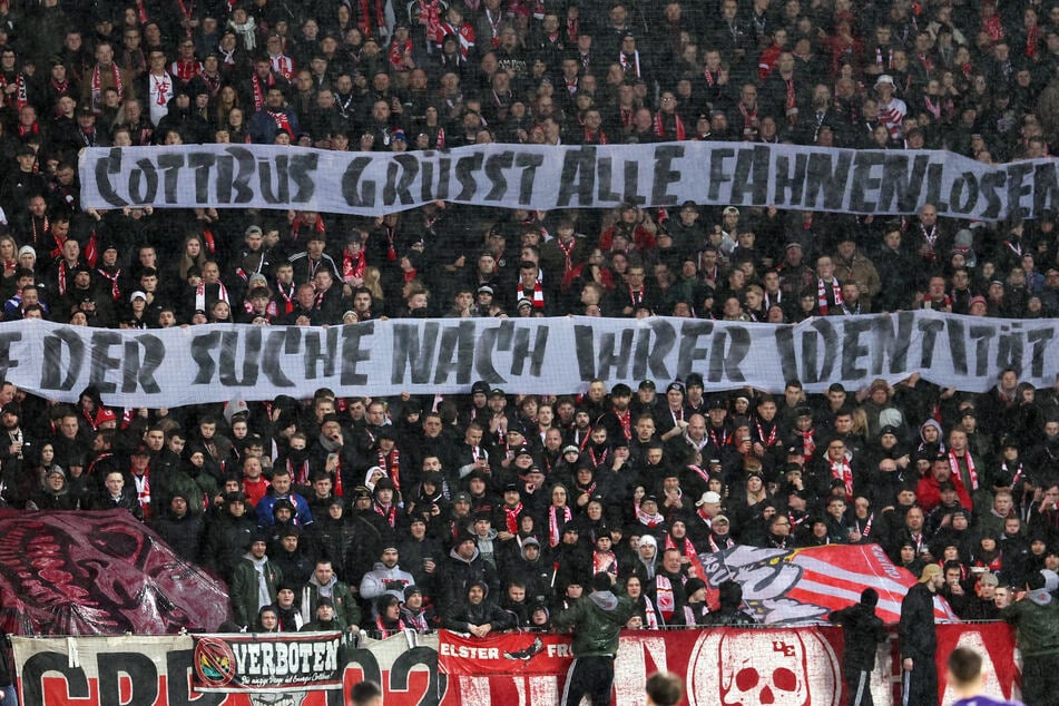 Mit diesem Banner provozierten die Cottbus-Fans.