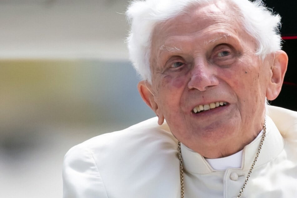 Klage von Missbrauchsopfer: Jetzt verlangt das Gericht eine Stellungnahme von Ex-Papst Benedikt XVI.