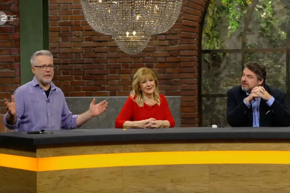 Nach einem erbitterten Bieter-Dreikampf sichert sich Elke Velten-Tönnies (73) am Ende für 500 Euro den Zuschlag.