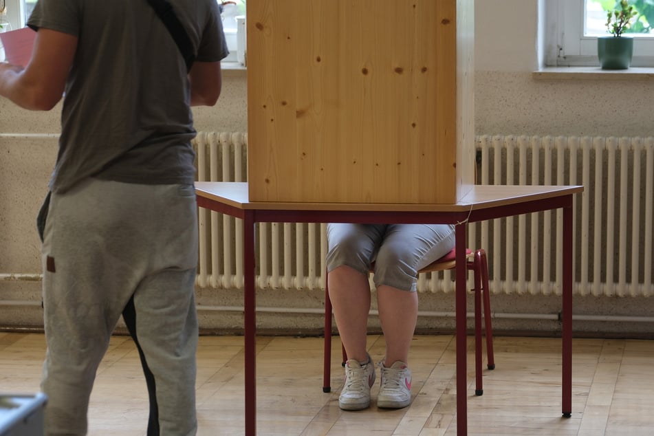 Die Wahllokale sind noch bis 18 Uhr geöffnet.