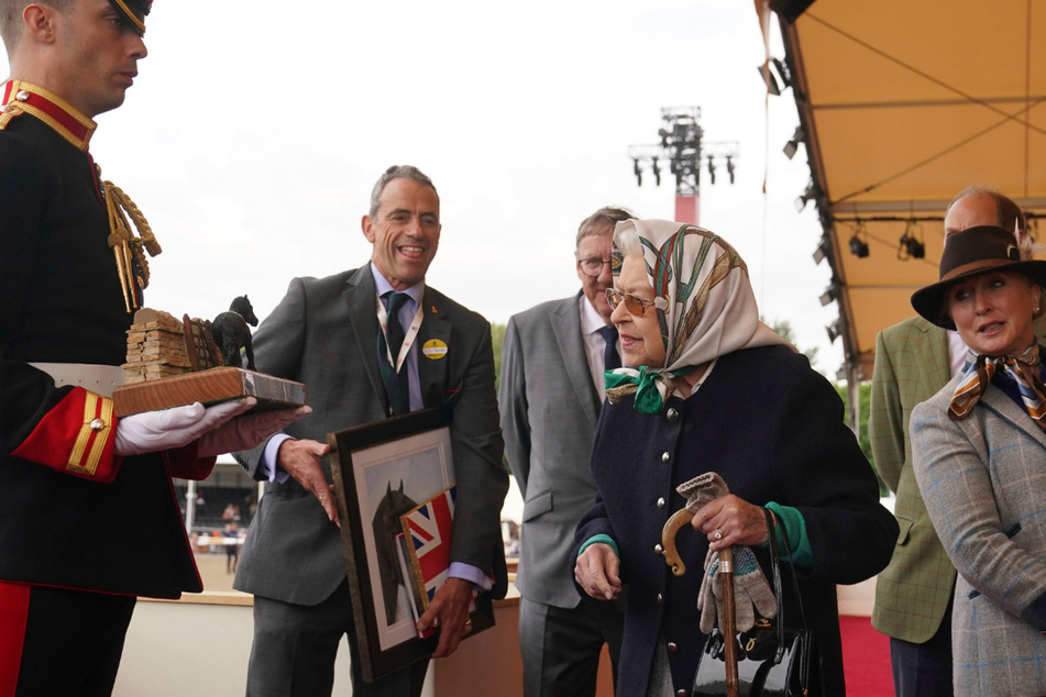 Die Queen betritt die königliche Loge bei der Royal Windsor Horse Show.