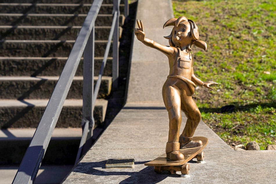 Das interaktive Modell der Pine für Kinder und Jugend am Anfang der Schlosstreppen. Dieses befindet sich derzeit in Reparatur.