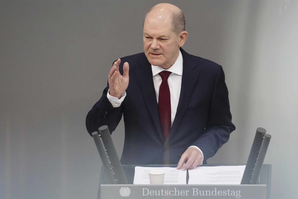 Bundeskanzler Olaf Scholz hat den raschen Bau von zwei LNG-Terminals in Deutschland angekündigt.