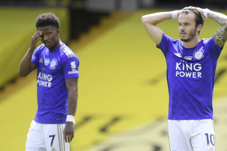 Demarai Gray (l24, ) und James Maddison (23) von Leicester City reagieren während des Spiels.