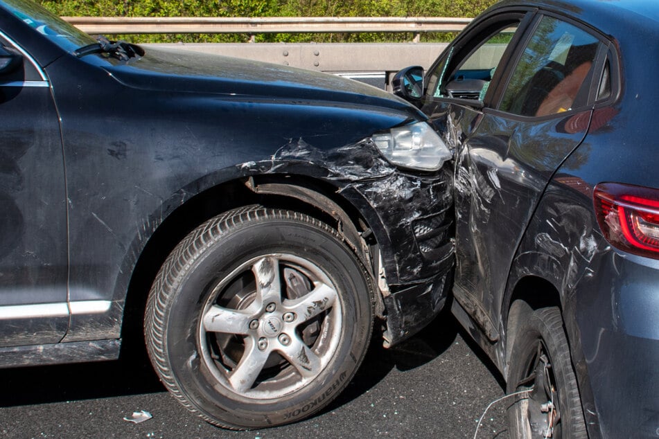 Unfall mit Fahrerflucht auf A60: Eine Verletzte und "enormer Rückstau"