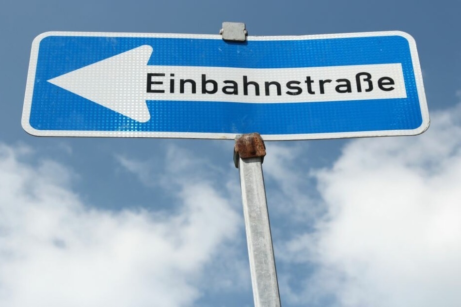 In Falkenstein fuhr ein Laster entgegengesetzt der Einbahnstraße. (Symbolbild)