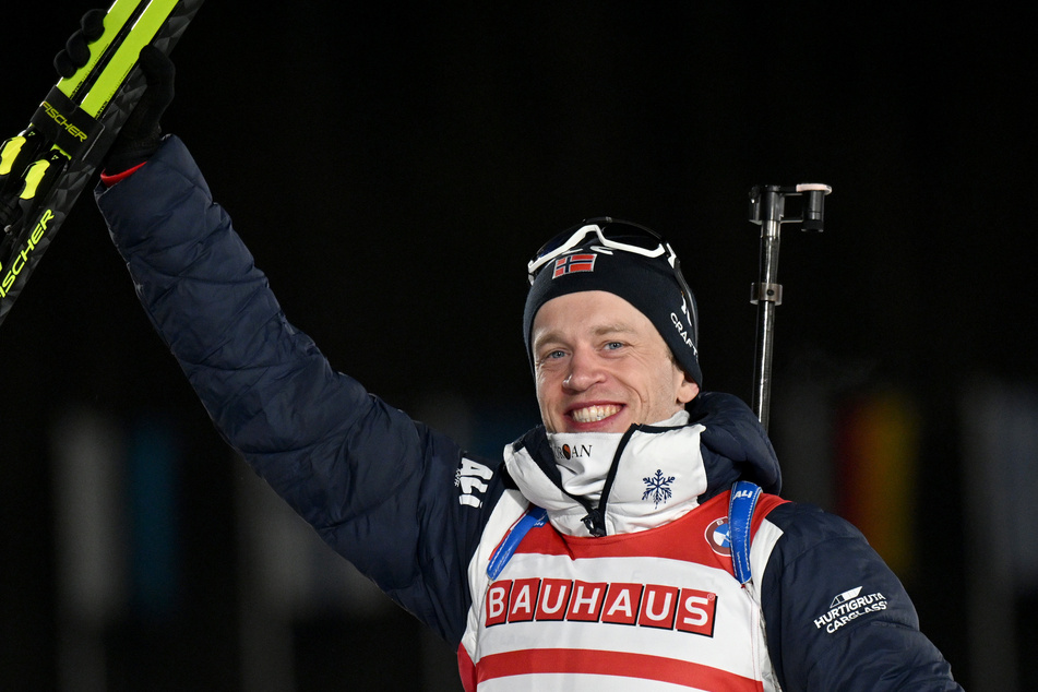 Tarjei Bø bleibt dem Biathlon noch ein weiteres Jahr erhalten.