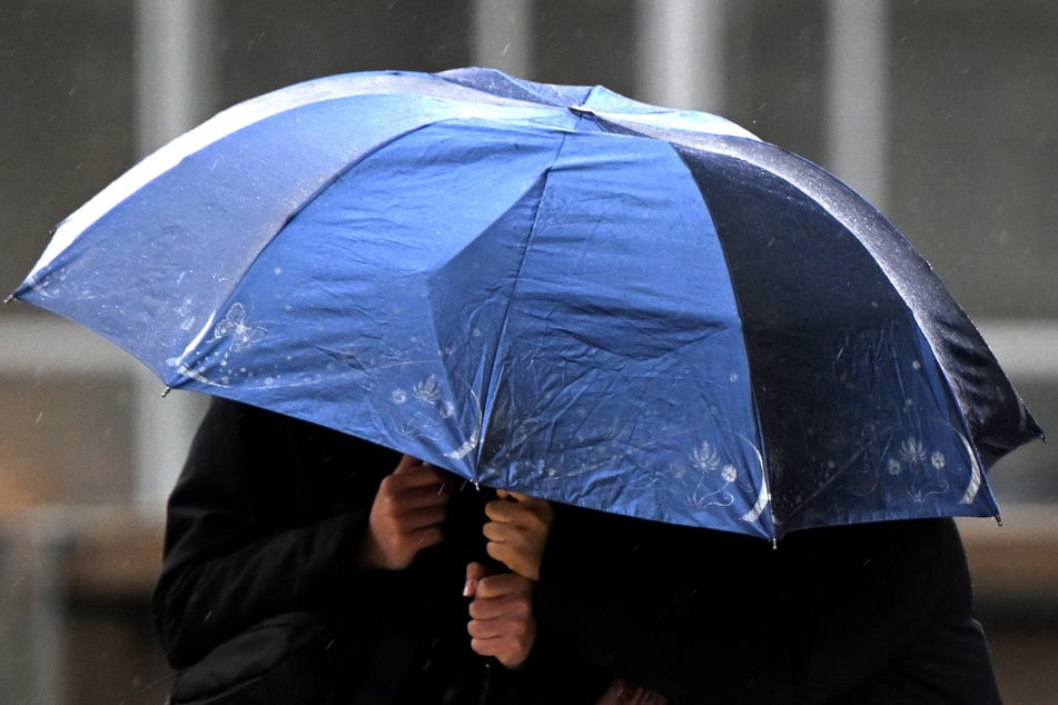 Starkregen, Sturm und Hagel: Wetterdienst gibt Unwetterwarnung für Norddeutschland