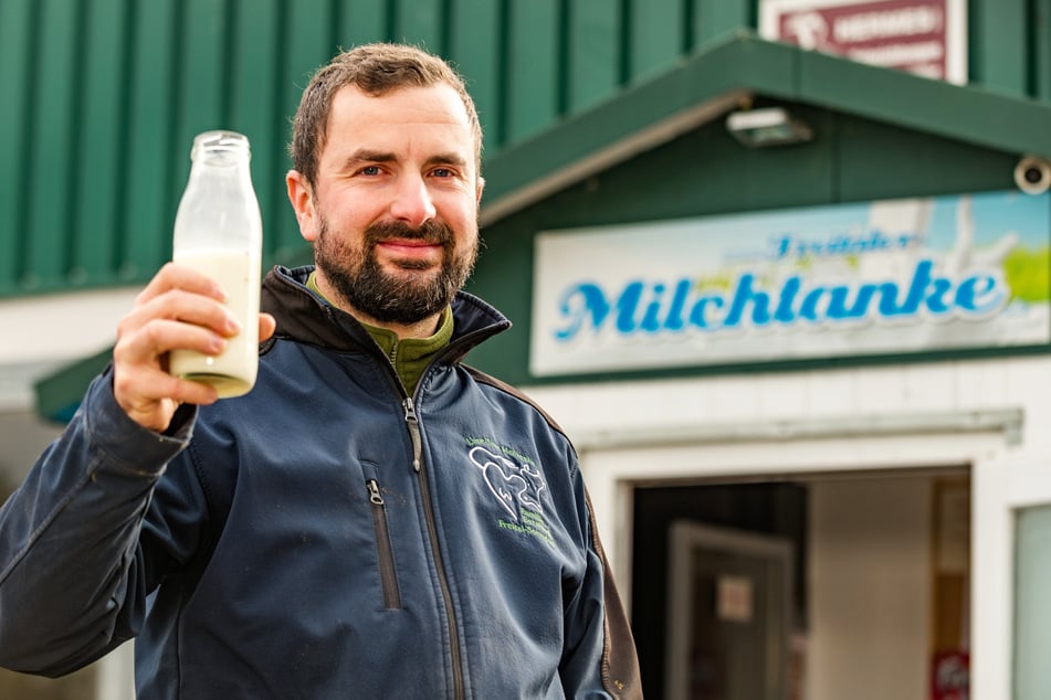 Landwirt Marc Bernhadt (37) betreibt die Milchtankstelle in Freital-Somsdorf.