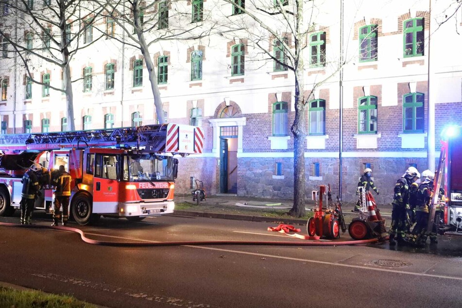 Der Mieter ließ die Kerzen in seinem Flur unbeaufsichtigt.