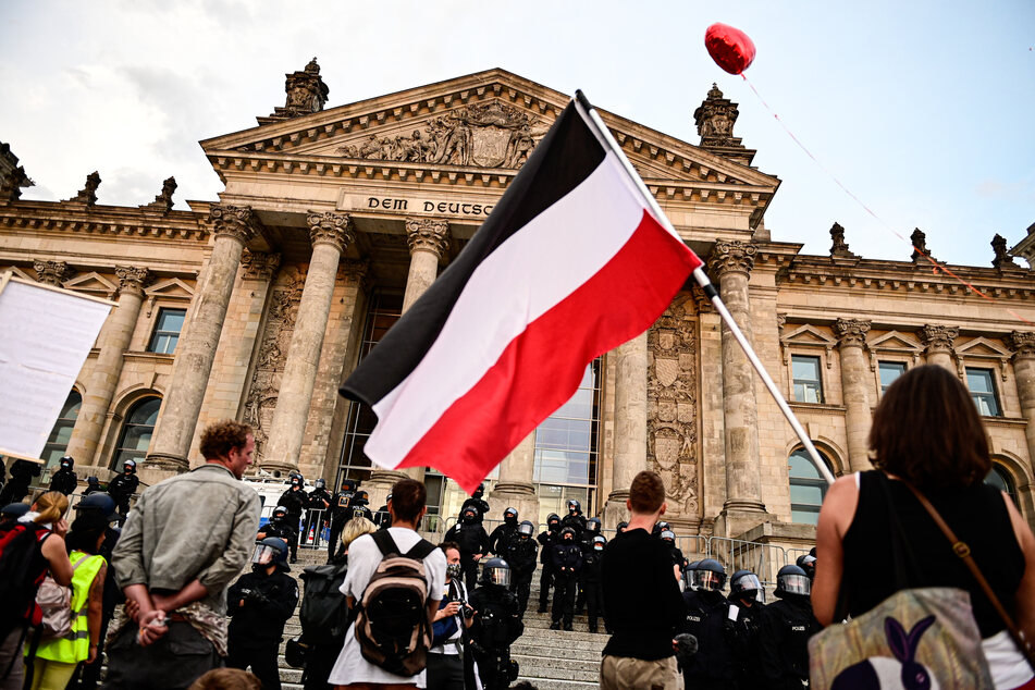 Die Reichsflagge ist oftmals Bestandteil rechter Demonstrationen.