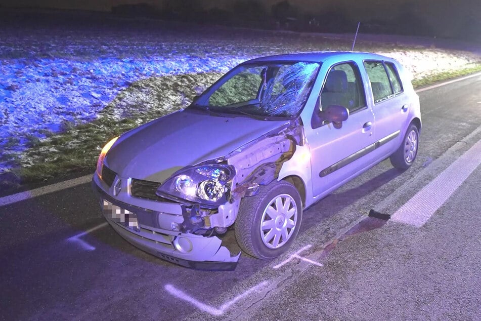 Die Fahrerin (20) dieses Renault Clio erfasste die 25-Jährige.