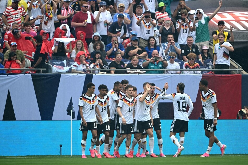 Das DFB-Team darf auch bei der WM 2026 in den USA, Mexiko und Kanada zu "Major Tom" jubeln.