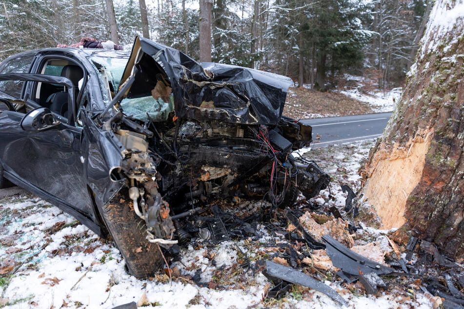 Die Autofahrerin überlebte den heftigen Crash nicht.