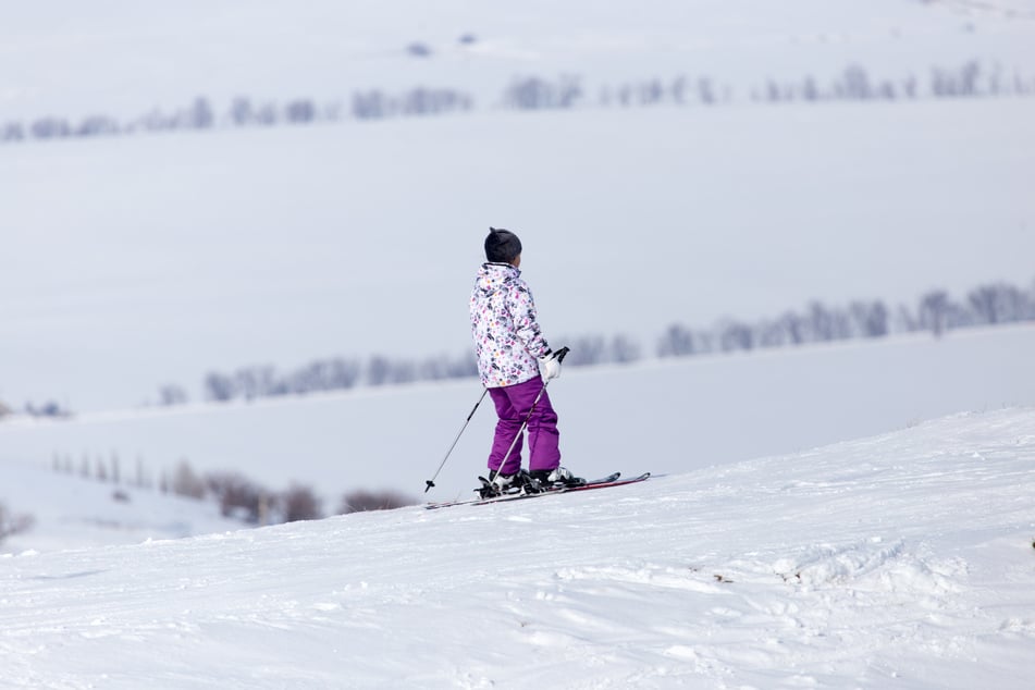 Das Mädchen stürzte in eine zehn Meter tiefe Gletscherspalte beim Skifahren. (Symbolbild)
