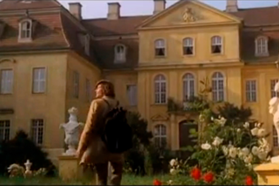 Auch diese Aufnahme mit Schloss Rammenau im Hintergrund stammt aus dem Filmstreifen. Reed kehrte später privat für seine Hochzeit zurück.