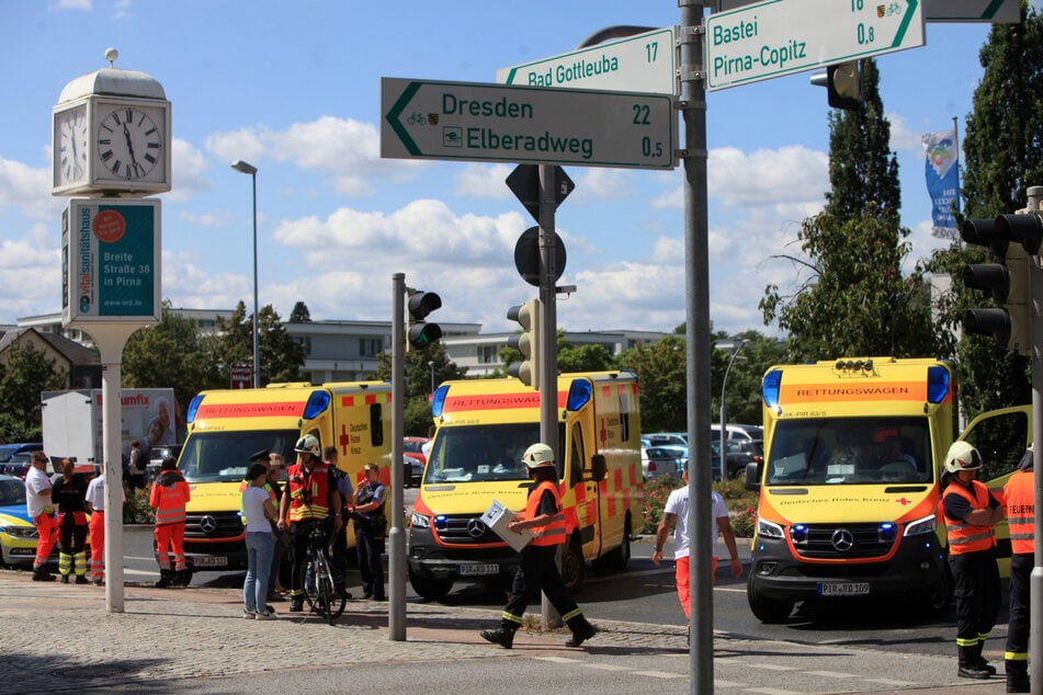 Der Rettungsdienst war mit mehreren Wagen vor Ort.