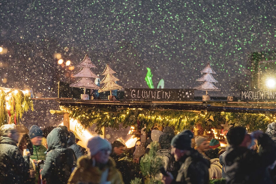 Mit einem heißen Glühwein in der Hand lässt es sich gleich viel besser bummeln.