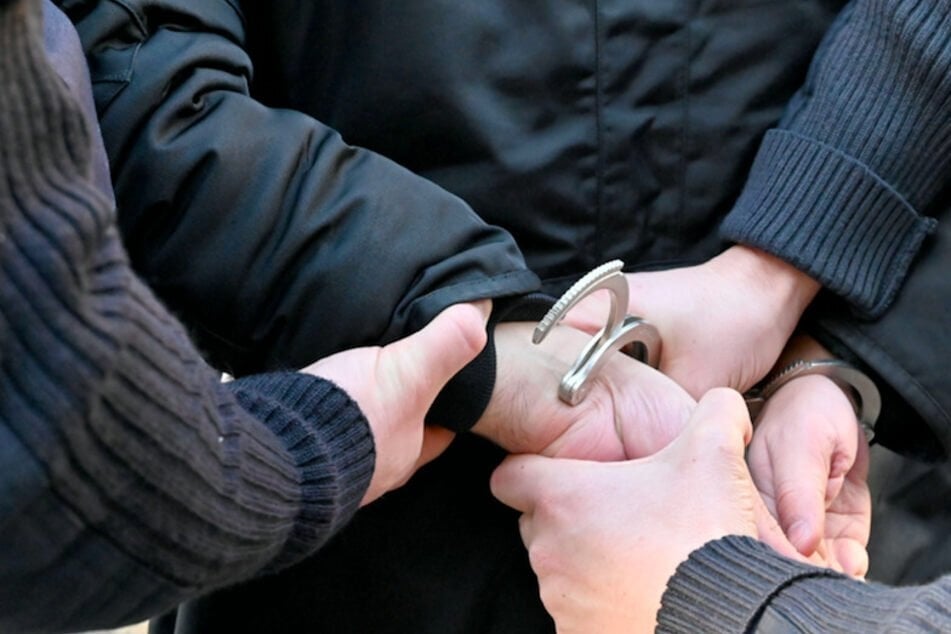 Ein Mann soll ein minderjähriges Mädchen über soziale Medien in eine Falle gelockt und missbraucht haben. Er wurde inzwischen festgenommen. (Symbolfoto)