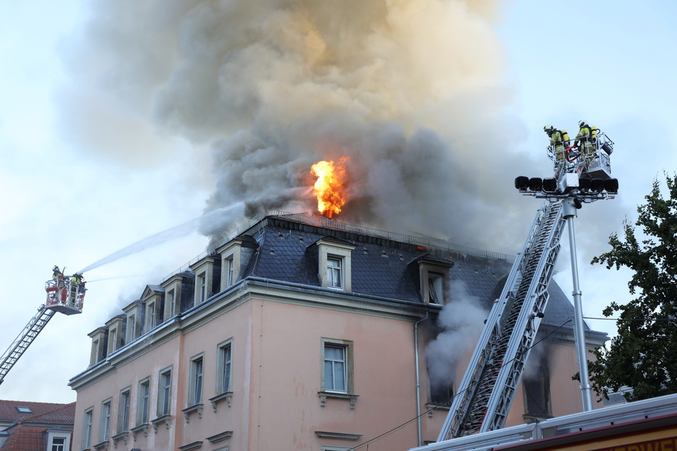 Am Morgen schlugen Flammen aus dem Dachstuhl.
