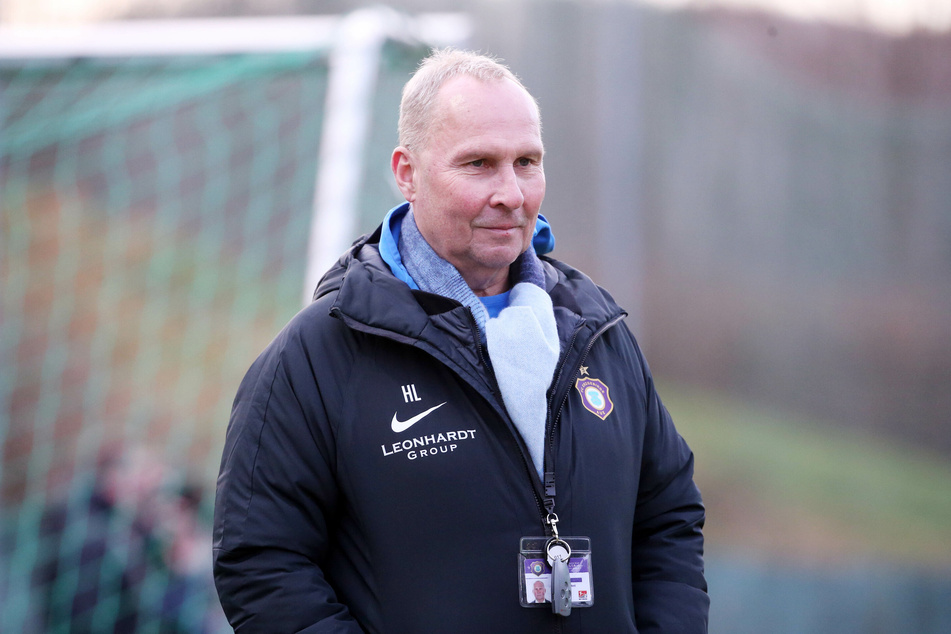 Aue-Boss Helge Leonhardt begrüßt die Entscheidung eine Wiederaufnahme von Spielen ohne Zuschauer in der Fußball-Bundesliga (Archivbild).