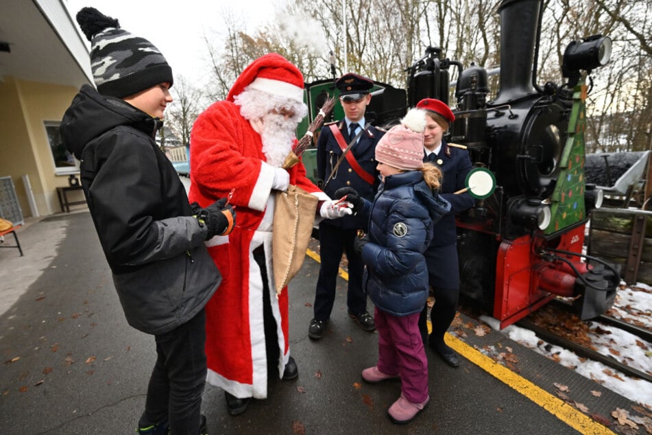 Bei der Parkeisenbahn wird auch in diesem Jahr der Weihnachtsmann verabschiedet. (Archivbild)