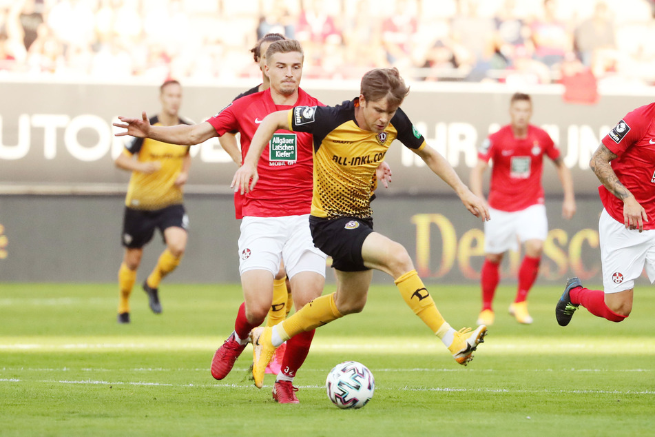 Elia Huth (l.) verfolgt den Dresdner Patrick Weihrauch. Kaiserslautern verlor beim Auftakt gegen Dresden 0:1. Bisher konnten die Kicker vom Betzenberg in dieser Saison noch kein Spiel gewinnen.