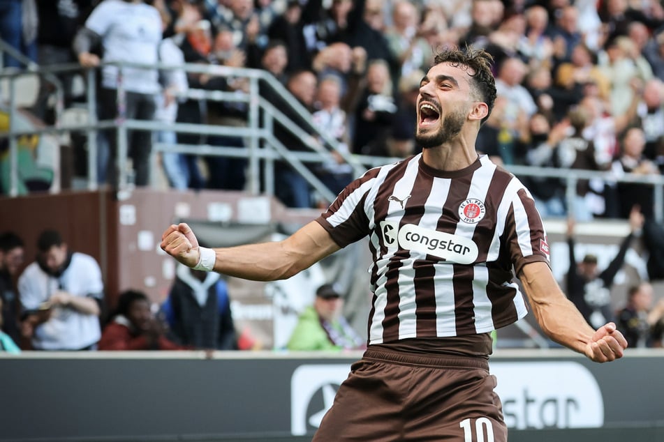 Danel Sinani schoss St. Pauli mit seinem Freistoß zum 2:1-Sieg über Augsburg.