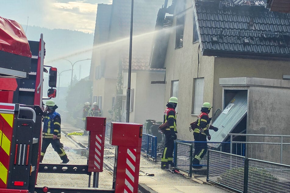Nachbarn hören Explosionen: Feuer zerstört Wohnhaus in Oppenau