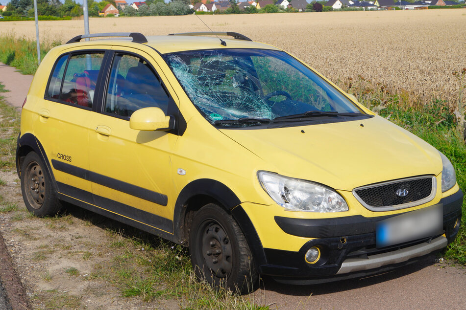 Der Fahrer dieses Hyundai konnte dem Radler nicht mehr ausweichen und erfasste ihn.