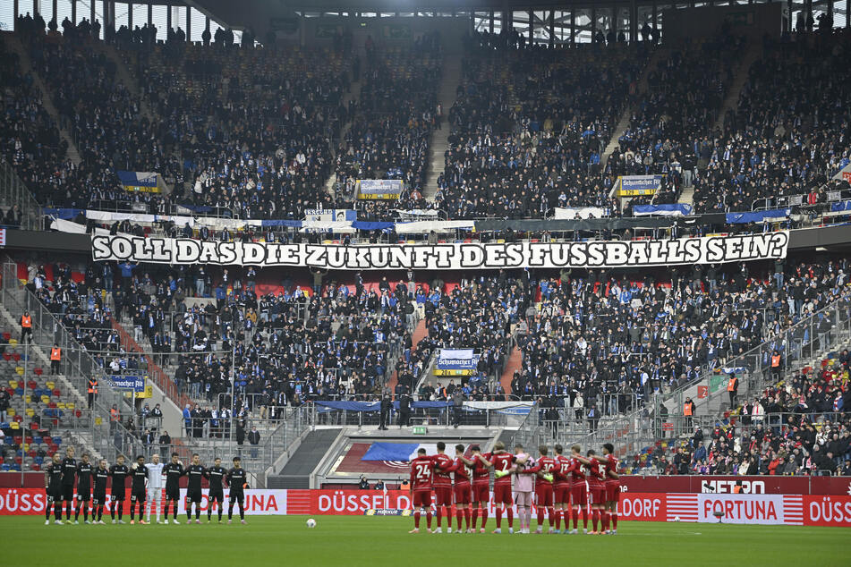 Noch vor Anpfiff der Zweitliga-Partie zwischen Fortuna Düsseldorf und dem 1. FC Magdeburg kam es zu einem medizinischen Notfall auf der Tribüne.