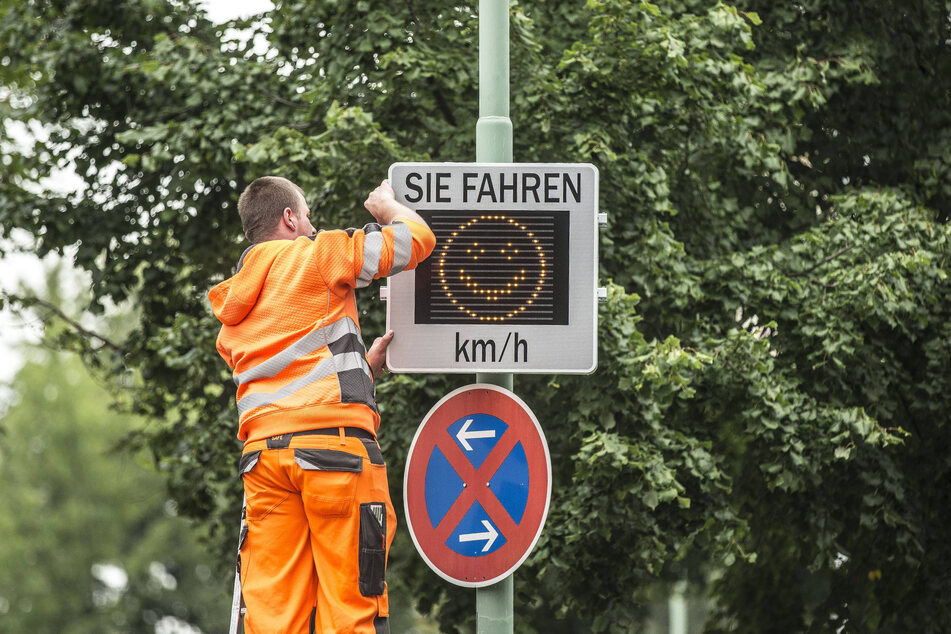 Mit solarbetriebenen Smiley-Schildern will die CDU Radlern signalisieren, ob sie eine noch zu empfehlende Geschwindigkeit überschreiten.