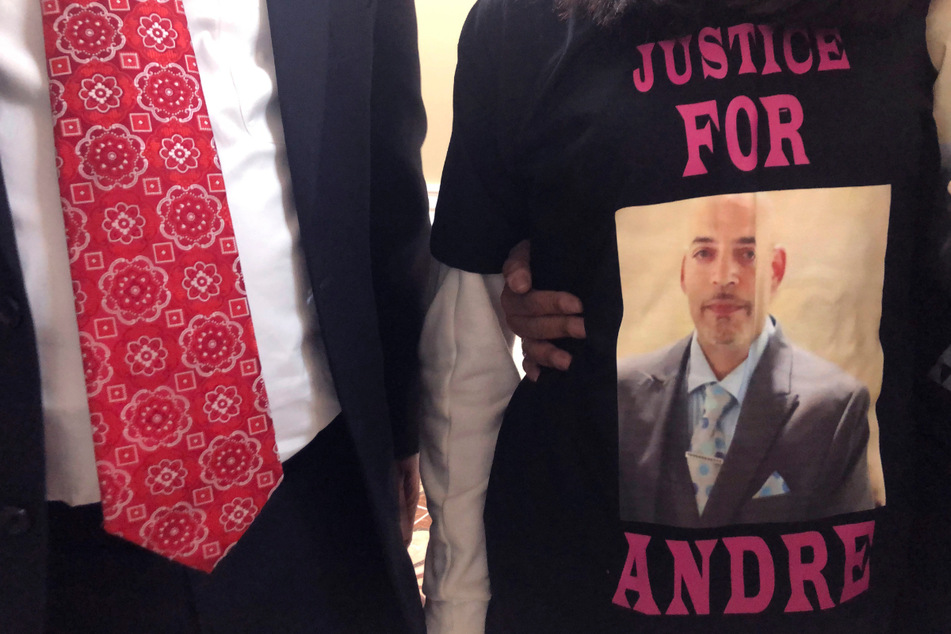 Auf dem T-Shirt von Karissa Hill ist ein Foto ihres Vaters Andre Hill zu sehen. Er wurde von der Polizei in Columbus erschossen.