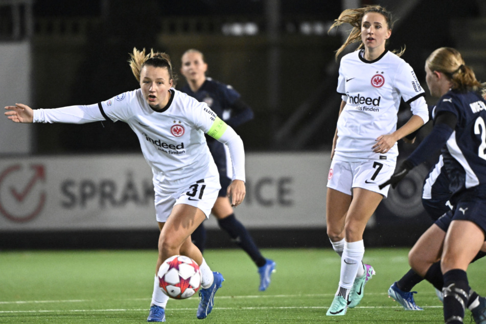 Eintracht Frankfurts Frauen haben ihr erstes Spiel in der Champions League Gruppenphase gegen den schwedischen Vertreter FC Rosengard mit 2:1 (1:0) gewonnen.
