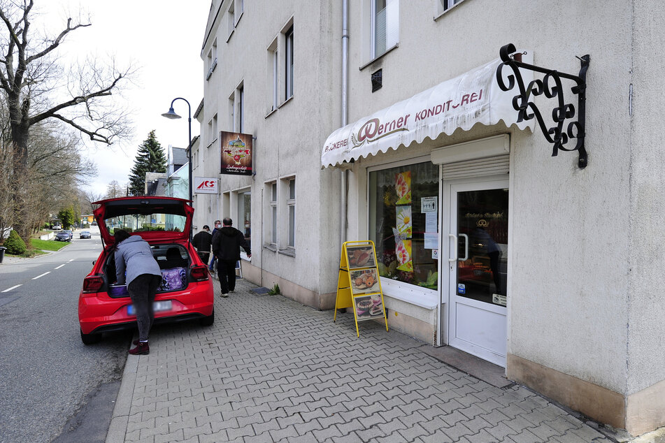 Parken vor den Geschäften in der Markersdorfer Straße soll wieder erlaubt werden.