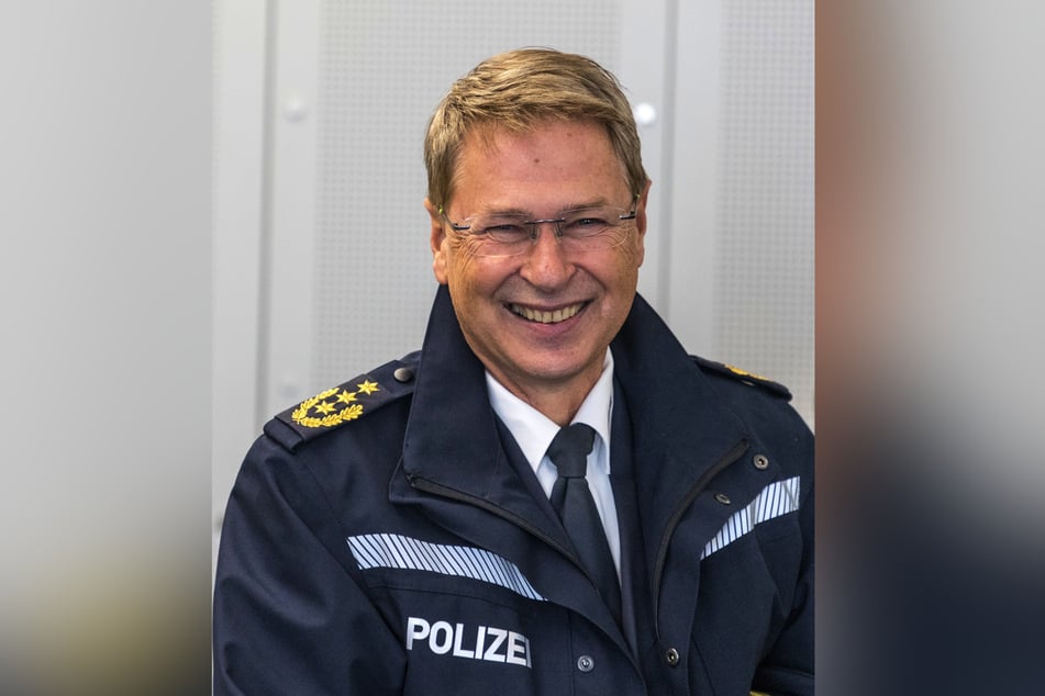 Polizeichef Lutz Rodig (61) mag es traditionell.