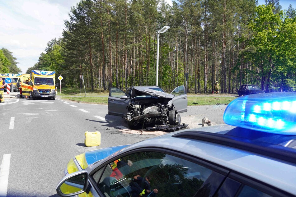 Insgesamt fünf Personen wurden infolge des Unfalls verletzt.