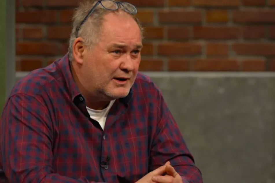 Walter "Waldi" Lehnertz (58) überbietet sich im Händlerraum mehrfach selbst, obwohl ihm das Objekt schon längst sicher ist.
