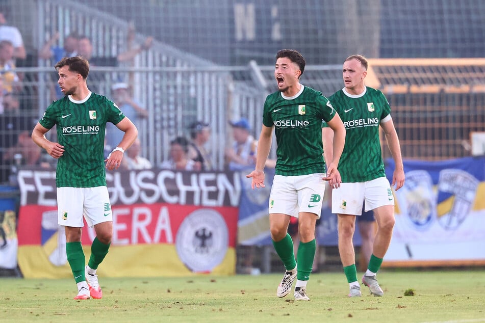 Chemie-Kapitän Philipp Wendt (29, r.) hatte nach dem Spiel in Altglienicke quasi keine Stimme mehr. Als Antreiber hat er seine Mitspieler nach vorne gepusht.