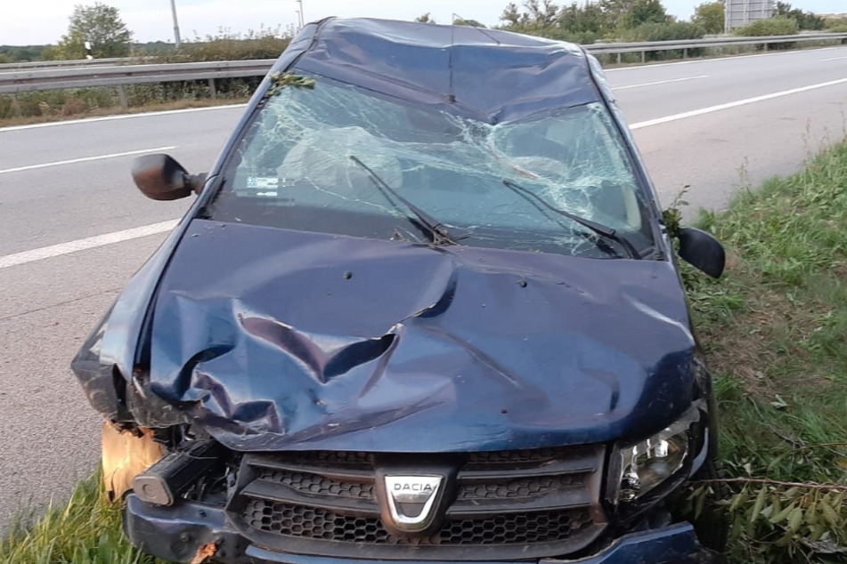 Der Dacia Logan wurde beschädigt. Es entstand Sachschaden von 5000 Euro.