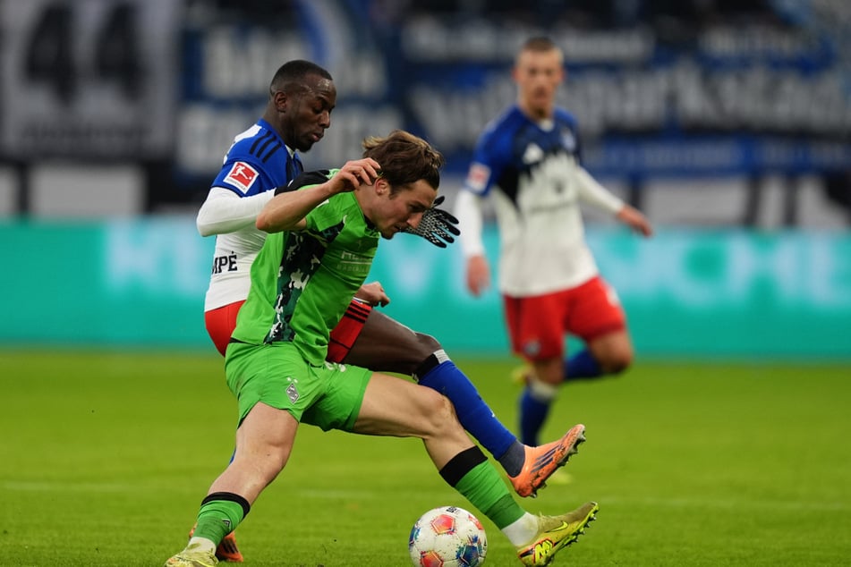 Der zweikampfstarke zentrale Mittelfeldspieler könnte der Eintracht mehr Stabilität verleihen und zudem im Sommer Hugo Larsson (21) ersetzen.