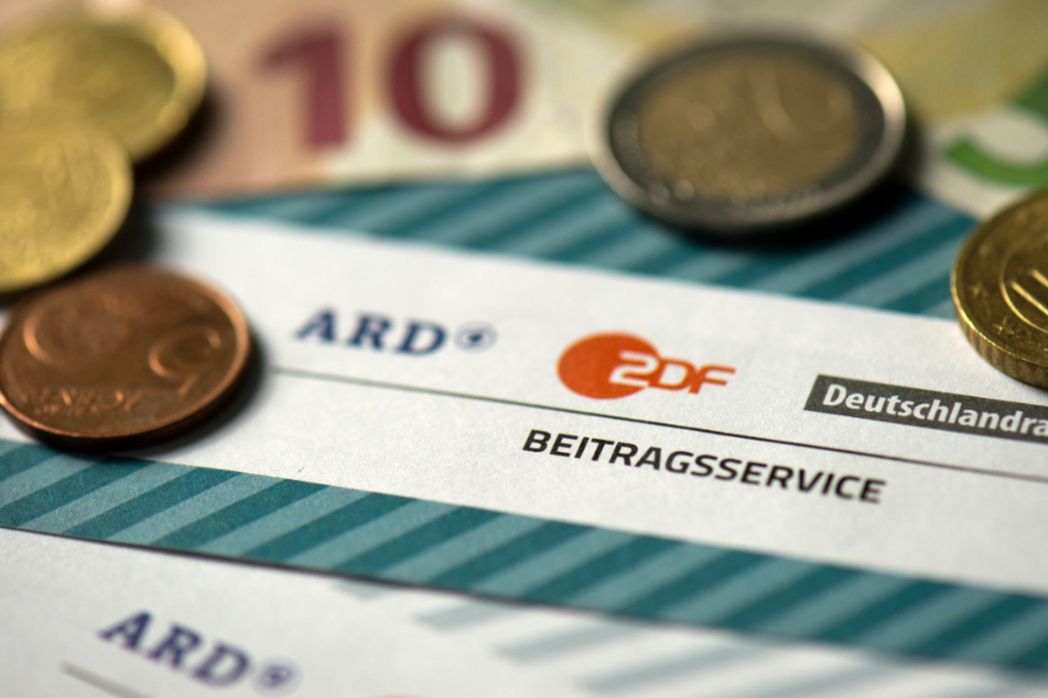 Die Rundfunkgebühr, umgangssprachlich auch GEZ genannt, kann für Menschen mit Behinderungen ermäßigt werden. (Symbolbild)